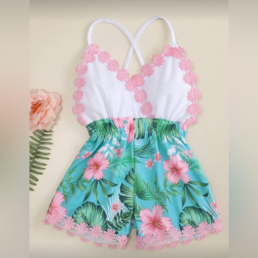 New Floral Romper with Pink and White Details size 90 (1-2 year old )